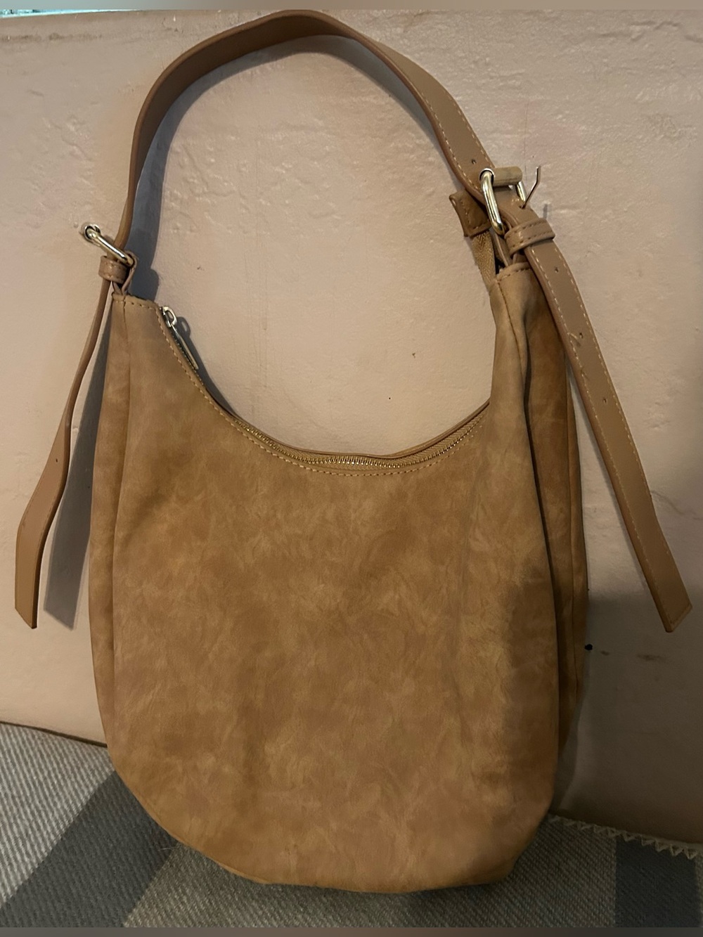 Suede Shoulder Bag in Light Brown